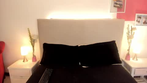 Snapshot of angel_velvet_ chatting on 10.03.25 angel_velvet_ online show from 10.03.25