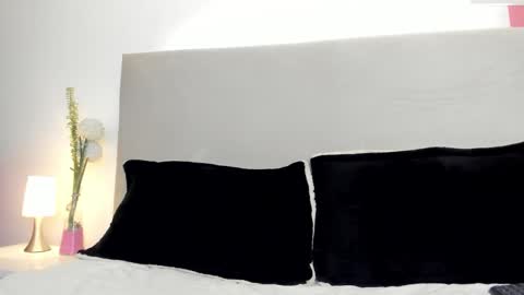 Snapshot of angel_velvet_ chatting on 10.10.25 angel_velvet_ online show from 10.10.25