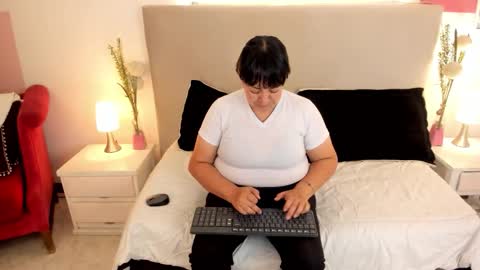 Snapshot of angel_velvet_ chatting on 10.24.25 angel_velvet_ online show from 10.24.25