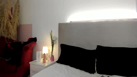 Snapshot of angel_velvet_ chatting on 10.29.25 angel_velvet_ online show from 10.29.25