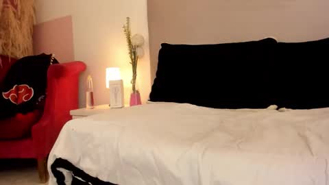 Snapshot of angel_velvet_ chatting on 10.31.25 angel_velvet_ online show from 10.31.25