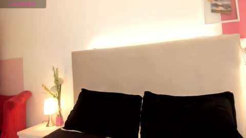 Snapshot of angel_velvet_ chatting on 12.05.25 angel_velvet_ online show from 12.05.25