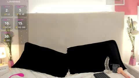 Snapshot of angel_velvet_ chatting on 12.13.25 angel_velvet_ online show from 12.13.25