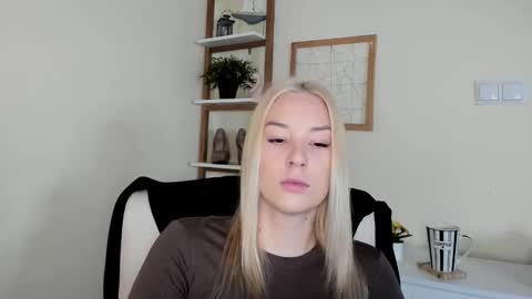 Snapshot of angela21babe chatting on 02.06.26 Angela online show from 02.06.26