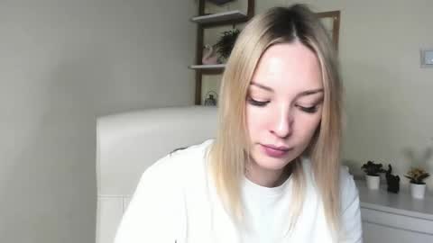 Snapshot of angela21babe chatting on 02.23.26 Angela online show from 02.23.26