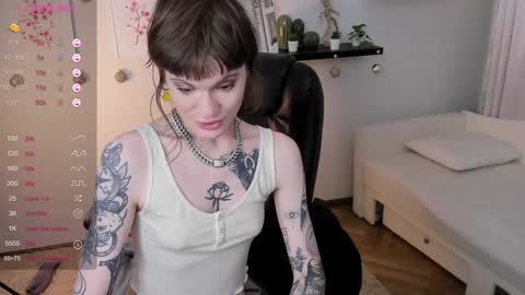 Snapshot of angela_fog chatting on 12.20.24 angela_fog online show from 12.20.24