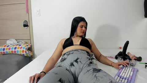 Snapshot of angela_lia_ chatting on 01.07.25 Angela online show from 01.07.25