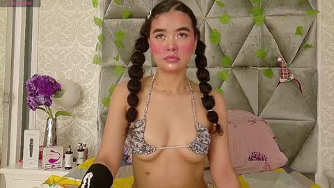 Snapshot of angela_lovee1 chatting on 02.01.25 Angela online show from 02.01.25