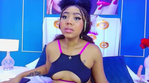 Snapshot of angela_robert chatting on 10.27.25 Angela Roberts online show from 10.27.25