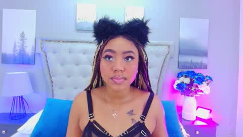 Snapshot of angela_robert chatting on 11.03.25 Angela Roberts online show from 11.03.25