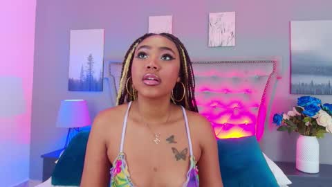 Snapshot of angela_robert chatting on 11.06.25 Angela Roberts online show from 11.06.25