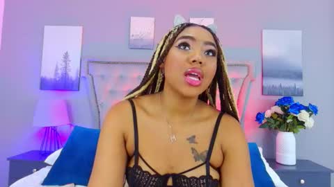 Snapshot of angela_robert chatting on 11.09.25 Angela Roberts online show from 11.09.25