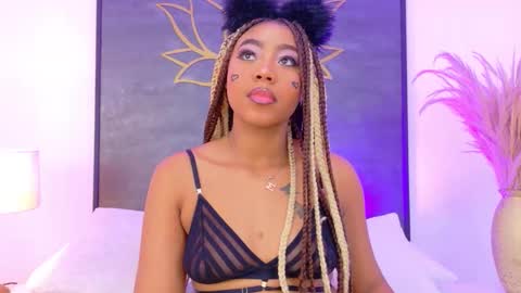 Snapshot of angela_robert chatting on 11.17.25 Angela Roberts online show from 11.17.25