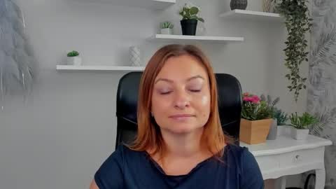 Angela online show from 09.11.25