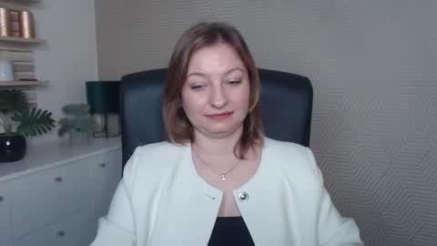 Angela online show from 11.14.25