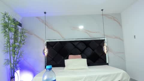 Snapshot of angelaa_cute chatting on 11.07.25 ANGELA online show from 11.07.25