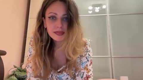 Snapshot of angelalexiss chatting on 09.21.25 AngelAlexiss online show from 09.21.25