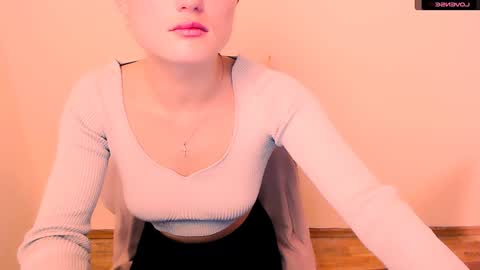 Snapshot of angelalice_ chatting on 12.17.24 Alice online show from 12.17.24