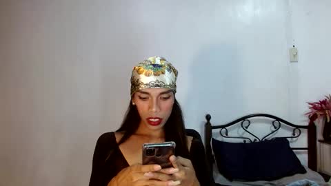 Snapshot of angelamonroe chatting on 01.28.25 SENORITA online show from 01.28.25