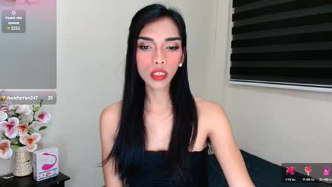 Snapshot of angelamonroe chatting on 10.15.25 SENORITA online show from 10.15.25