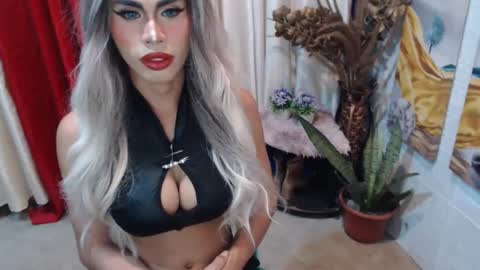 Snapshot of angelic_face_808 chatting on 02.08.25 DIVINE ANGEL online show from 02.08.25