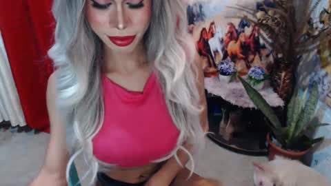 Snapshot of angelic_face_808 chatting on 02.14.25 DIVINE ANGEL online show from 02.14.25