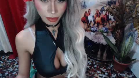 Snapshot of angelic_face_808 chatting on 03.11.25 DIVINE ANGEL online show from 03.11.25