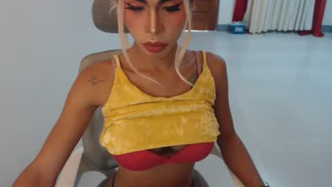 Snapshot of angelic_face_808 chatting on 09.15.25 DIVINE ANGEL online show from 09.15.25