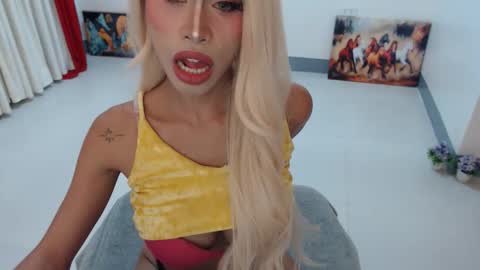 Snapshot of angelic_face_808 chatting on 09.29.25 DIVINE ANGEL online show from 09.29.25