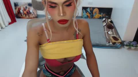 Snapshot of angelic_face_808 chatting on 10.20.25 DIVINE ANGEL online show from 10.20.25