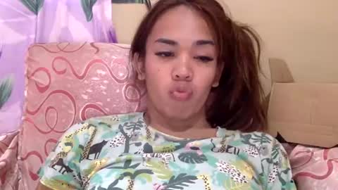 Snapshot of angelic_slutxx chatting on 12.31.24 Yhanna online show from 12.31.24