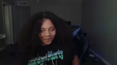 Snapshot of angelicaliusdomme chatting on 10.11.25 Alius Angelic online show from 10.11.25