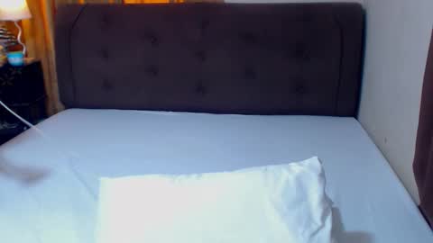 Snapshot of angelicqueents chatting on 11.12.25 MS. AMALIA online show from 11.12.25