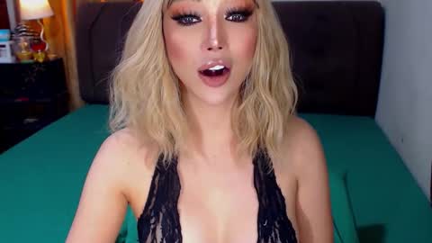 Snapshot of angelicqueents chatting on 11.17.25 MS. AMALIA online show from 11.17.25