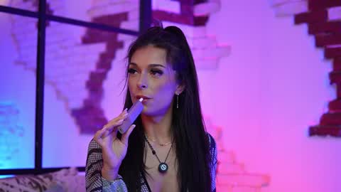 Snapshot of angelinagia chatting on 01.18.25  Angelina  online show from 01.18.25