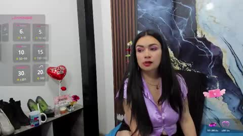 Snapshot of angelinee39 chatting on 11.10.25 angeline online show from 11.10.25