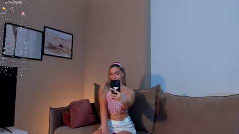 Snapshot of angelinpink_ chatting on 07.26.26 angelinpink_ online show from 07.26.26