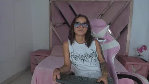 angell_petite01 online show from 06.02.26