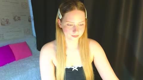 Snapshot of angellisss chatting on 09.24.25 Cutie online show from 09.24.25