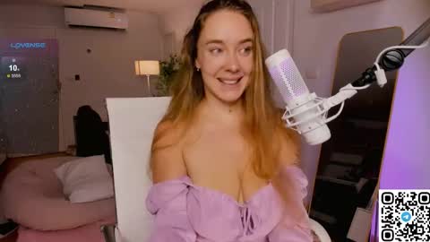 Snapshot of angelpaull chatting on 11.21.25 Angel online show from 11.21.25