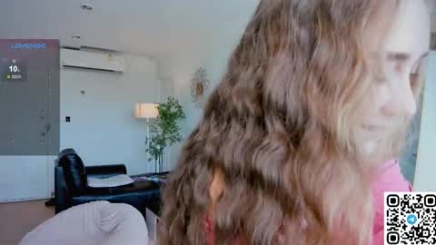 Snapshot of angelpaull chatting on 12.04.25 Angel online show from 12.04.25