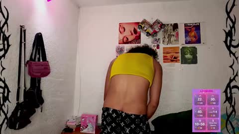 Snapshot of angelsdustxxx chatting on 12.21.24 online show from 12.21.24