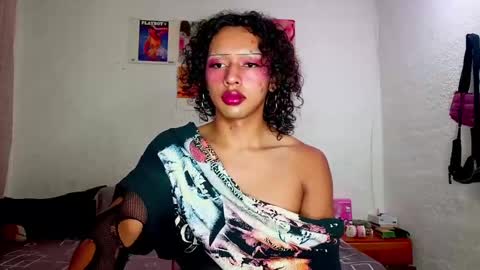 Snapshot of angelsdustxxx chatting on 02.12.25 online show from 02.12.25