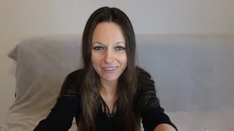 Snapshot of angelslive99 chatting on 11.16.25 Giulia online show from 11.16.25