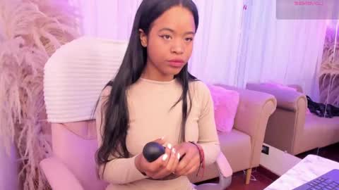 Snapshot of angelsmia_ chatting on 09.25.25  MIA available content ask online show from 09.25.25
