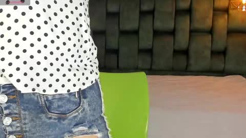 Snapshot of angelswets chatting on 10.10.25 ANGIE online show from 10.10.25