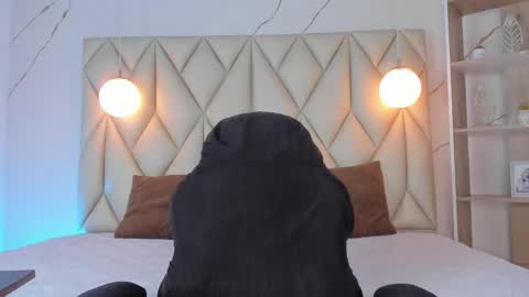 Snapshot of angelswets chatting on 11.26.25 ANGIE online show from 11.26.25