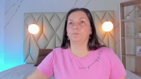 Snapshot of angelswets chatting on 11.27.25 ANGIE online show from 11.27.25