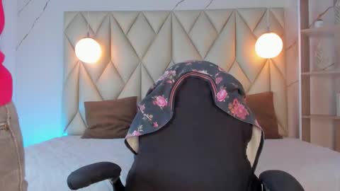 Snapshot of angelswets chatting on 12.01.25 ANGIE online show from 12.01.25