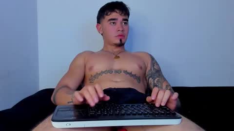 Snapshot of angelx_fox chatting on 10.07.25 Angel Fox online show from 10.07.25